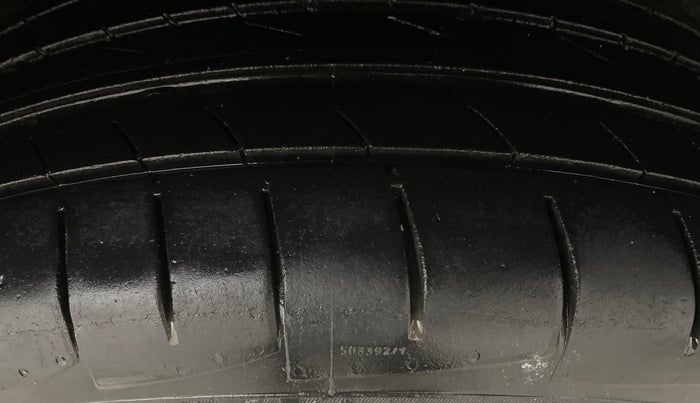 2013 Ford Ecosport AMBIENTE 1.5L DIESEL, Diesel, Manual, 1,16,652 km, Right Rear Tyre Tread