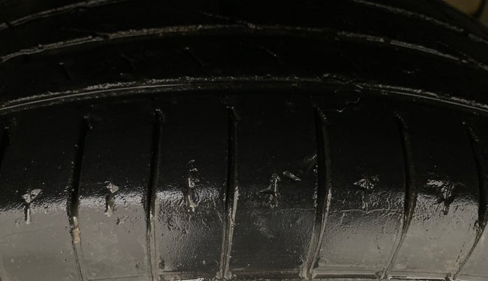 2013 Ford Ecosport AMBIENTE 1.5L DIESEL, Diesel, Manual, 1,16,652 km, Left Front Tyre Tread