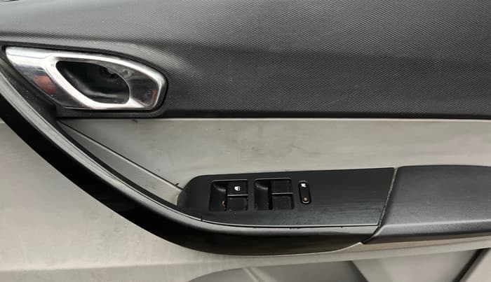 2020 Tata Tiago XZ PETROL, Petrol, Manual, 84,602 km, Driver Side Door Panels Control
