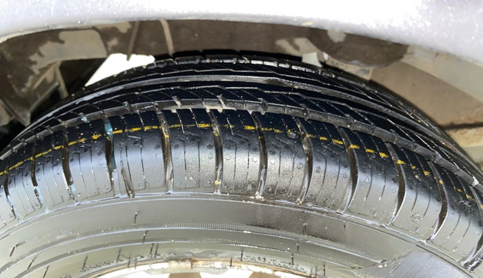 2015 Hyundai Eon ERA +, Petrol, Manual, 36,664 km, Right Rear Tyre Tread