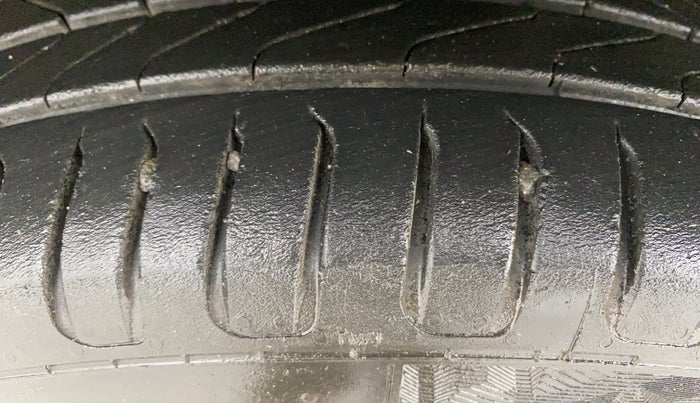 2021 Nissan MAGNITE XV MT, Petrol, Manual, 60,989 km, Left Front Tyre Tread