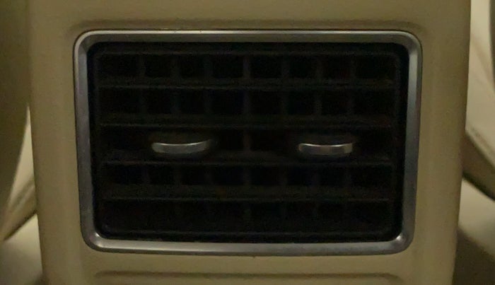 2013 Volkswagen Vento HIGHLINE PETROL AT, Petrol, Automatic, 69,996 km, Rear AC Vents