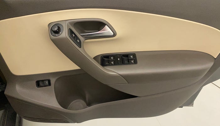 2013 Volkswagen Vento HIGHLINE PETROL AT, Petrol, Automatic, 69,996 km, Driver Side Door Panels Control