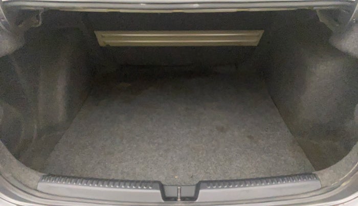 2013 Volkswagen Vento HIGHLINE PETROL AT, Petrol, Automatic, 69,996 km, Boot Inside