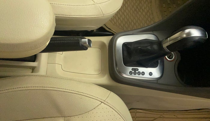 2013 Volkswagen Vento HIGHLINE PETROL AT, Petrol, Automatic, 69,996 km, Gear Lever