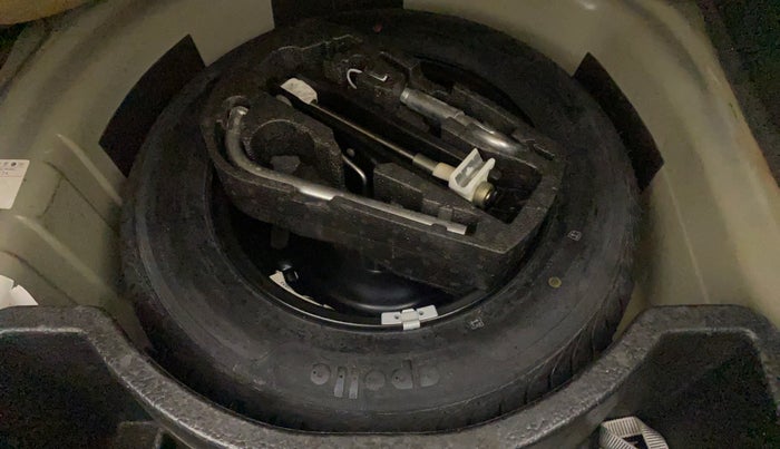 2013 Volkswagen Vento HIGHLINE PETROL AT, Petrol, Automatic, 69,996 km, Spare Tyre