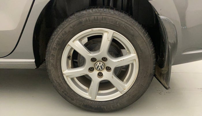 2013 Volkswagen Vento HIGHLINE PETROL AT, Petrol, Automatic, 69,996 km, Left Rear Wheel