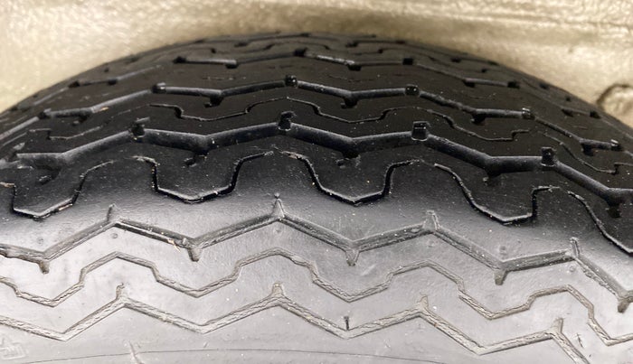 2017 Maruti OMNI E 8 STR, Petrol, Manual, 16,243 km, Right Rear Tyre Tread