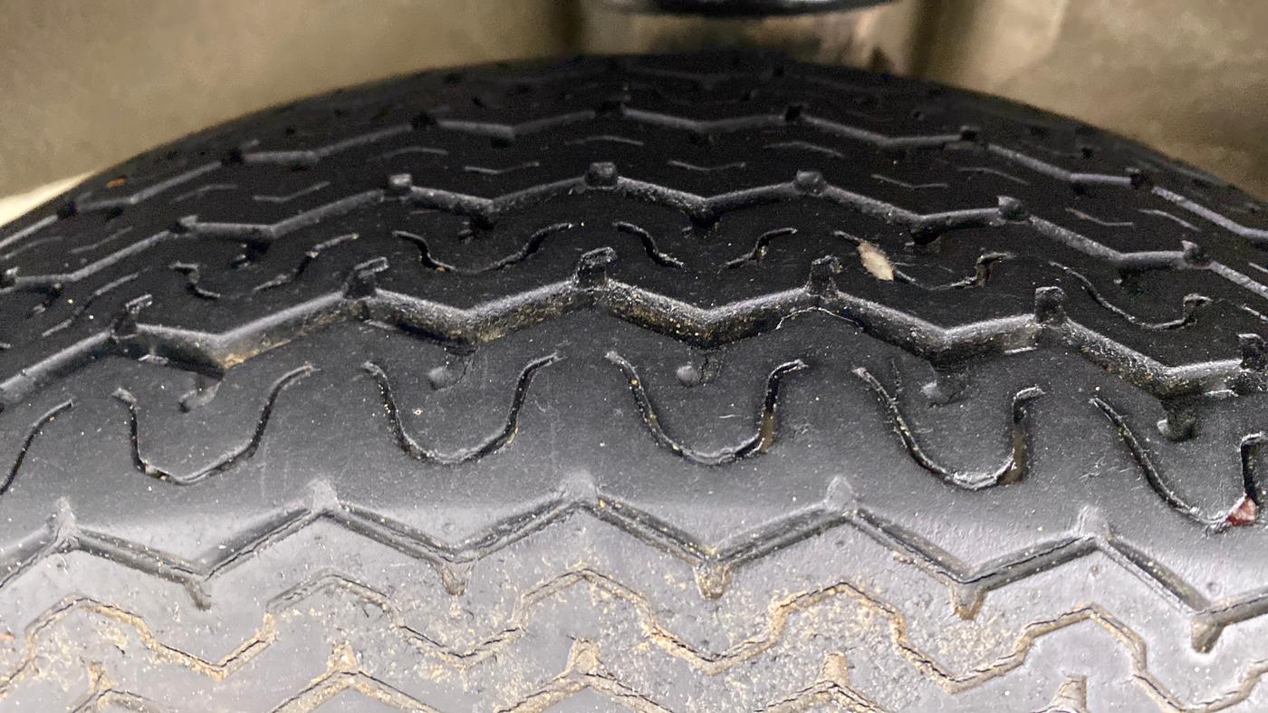 2017 Maruti OMNI E 8 STR, Petrol, Manual, 16,243 km, Left Front Tyre Tread