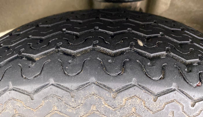 2017 Maruti OMNI E 8 STR, Petrol, Manual, 16,243 km, Left Front Tyre Tread