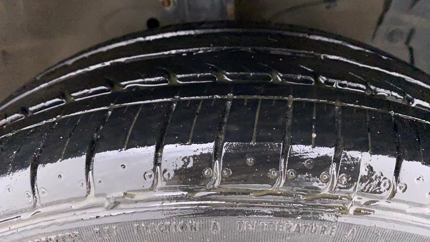 2017 Maruti Swift ZXI D, Petrol, Manual, 68,751 km, Right Front Tyre Tread