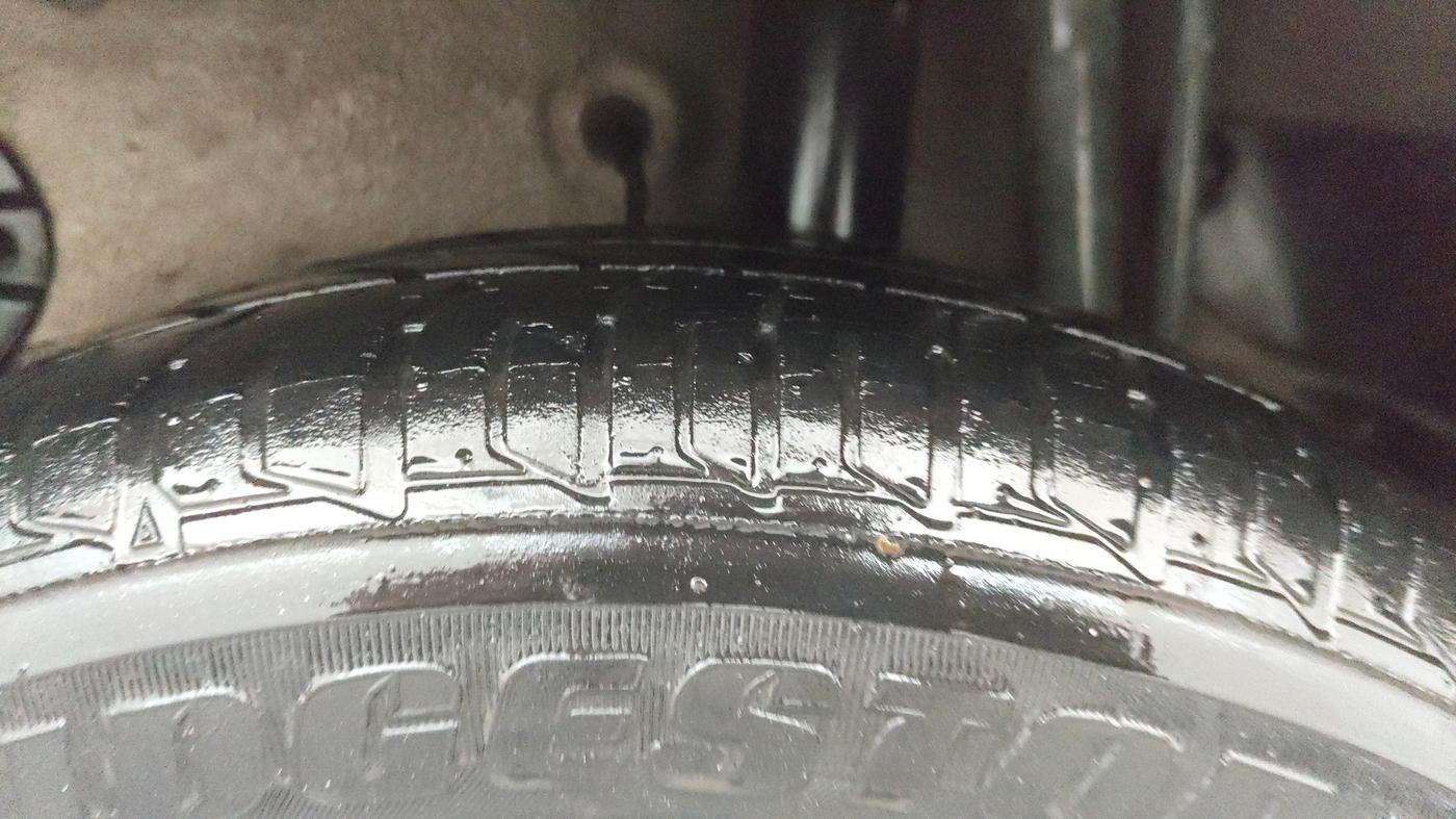 2015 Tata Zest XT PETROL, Petrol, Manual, 76,383 km, Left Rear Tyre Tread