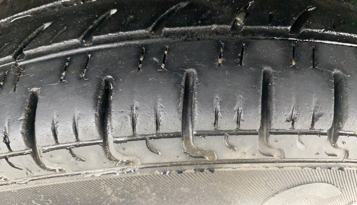 2018 Renault Kwid RXT 0.8 (O), Petrol, Manual, 24,128 km, Left Rear Tyre Tread