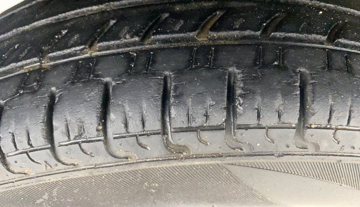 2018 Renault Kwid RXT 0.8 (O), Petrol, Manual, 24,128 km, Right Rear Tyre Tread