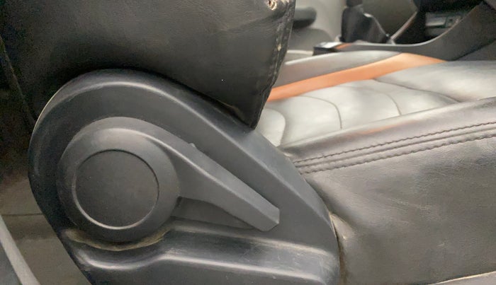 2020 Tata ALTROZ XE PETROL, Petrol, Manual, 33,190 km, Driver Side Adjustment Panel