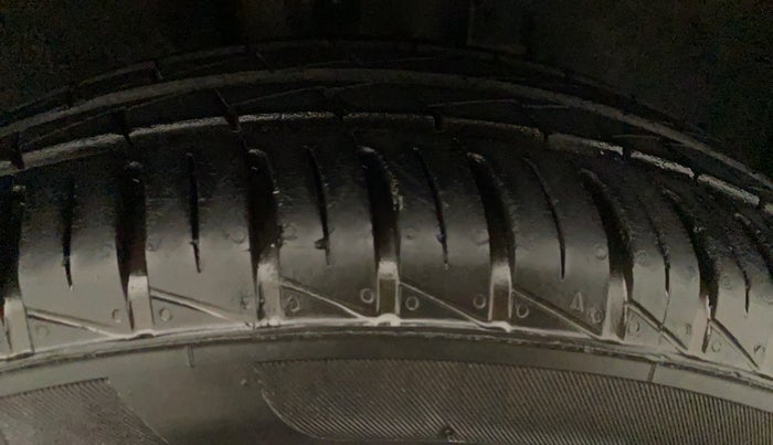 2022 Renault Kwid RXT 1.0, Petrol, Manual, 7,836 km, Right Front Tyre Tread