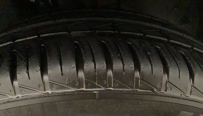 2022 Renault Kwid RXT 1.0, Petrol, Manual, 7,836 km, Left Front Tyre Tread