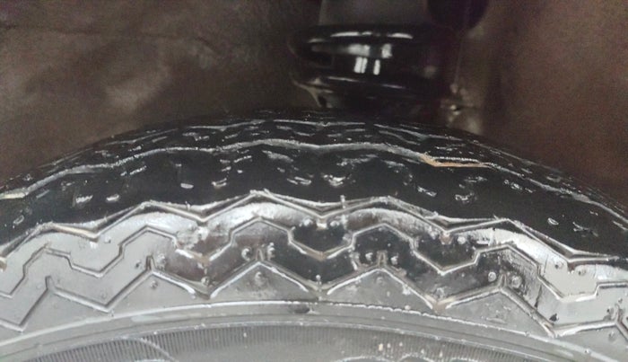 2015 Maruti Alto 800 LXI, Petrol, Manual, 34,978 km, Left Front Tyre Tread