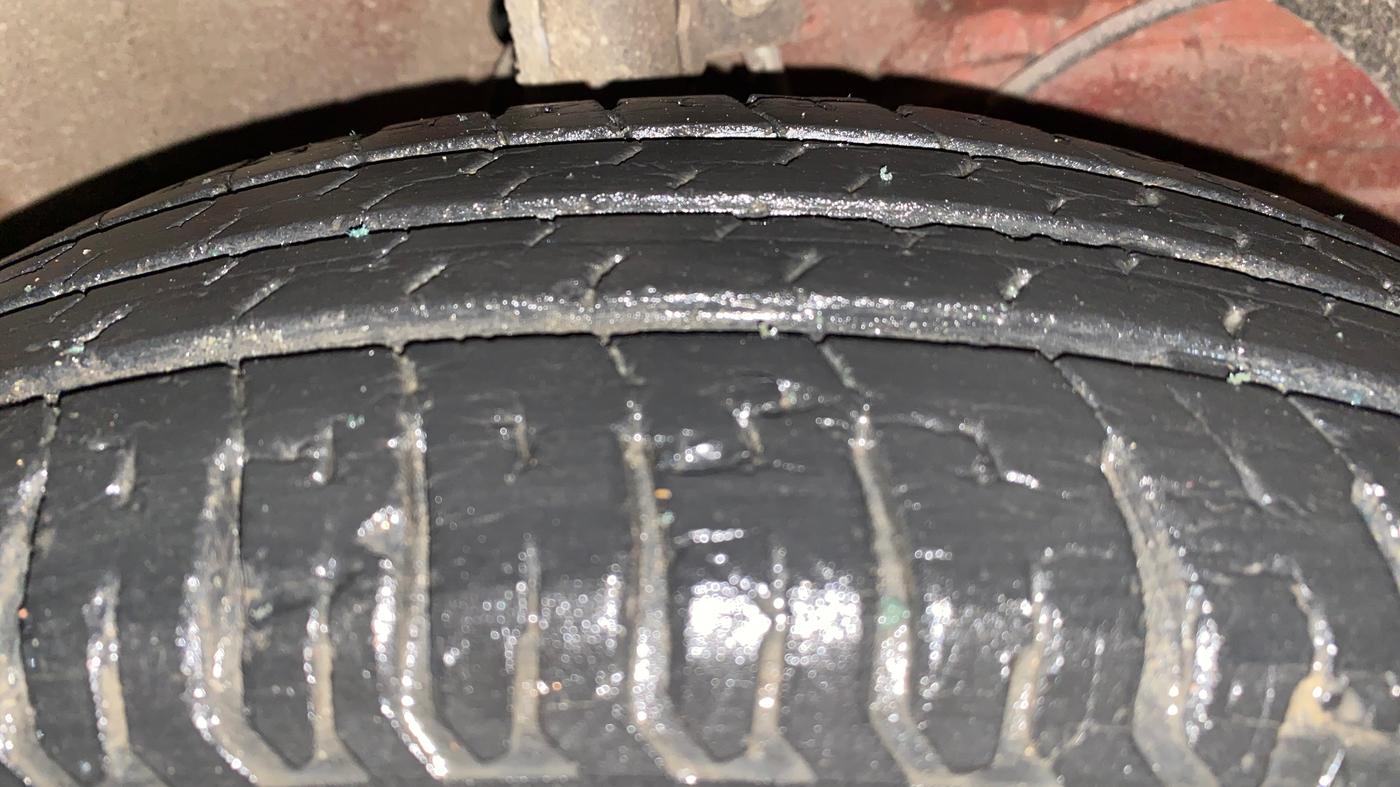 2017 Maruti Dzire LXI, Petrol, Manual, 23,567 km, Right Front Tyre Tread