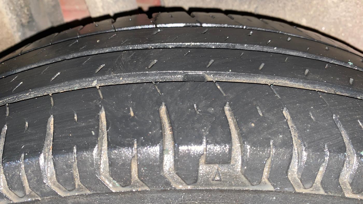 2017 Maruti Dzire LXI, Petrol, Manual, 23,567 km, Right Rear Tyre Tread