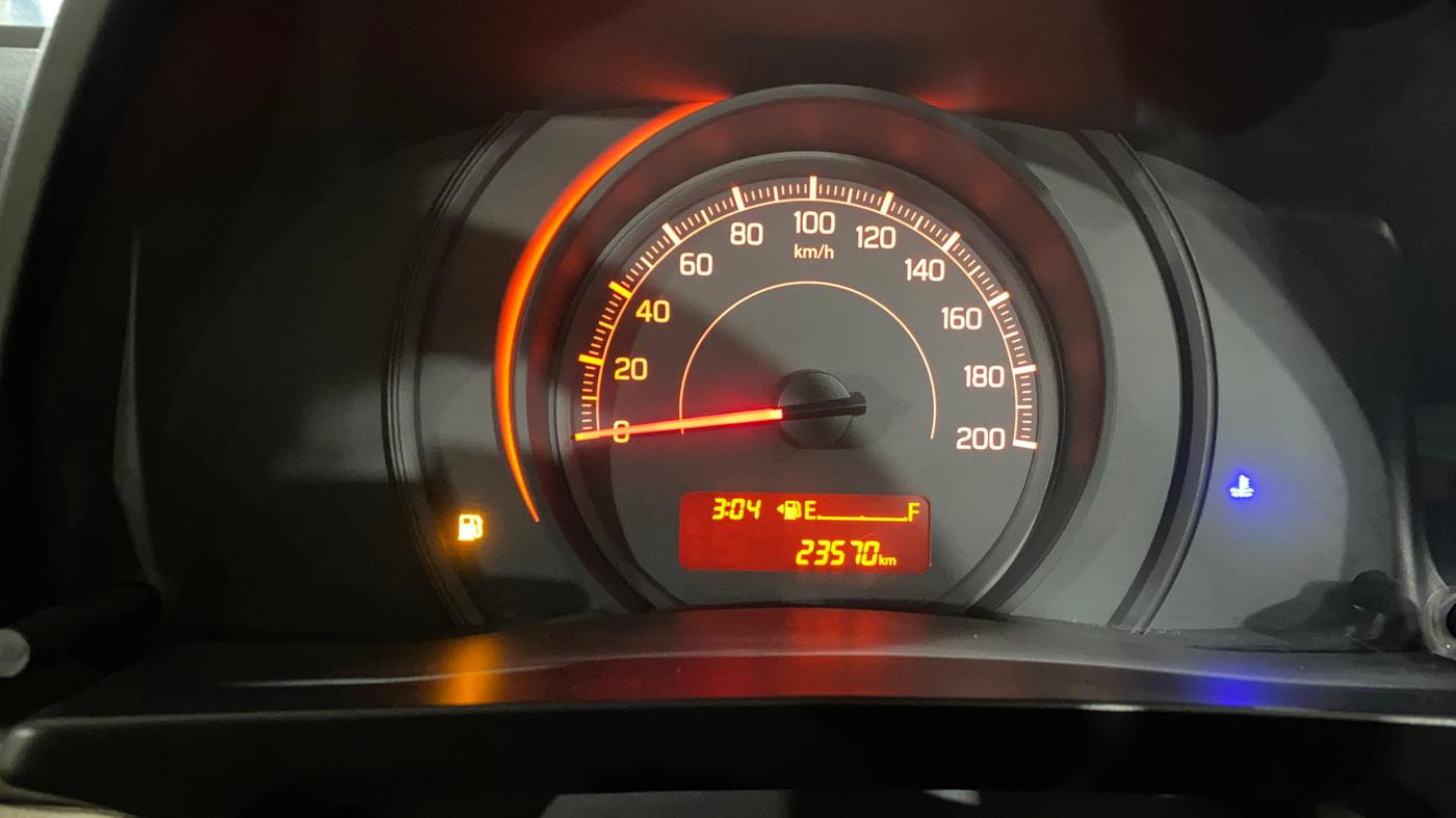 2017 Maruti Dzire LXI, Petrol, Manual, 23,567 km, Odometer Image