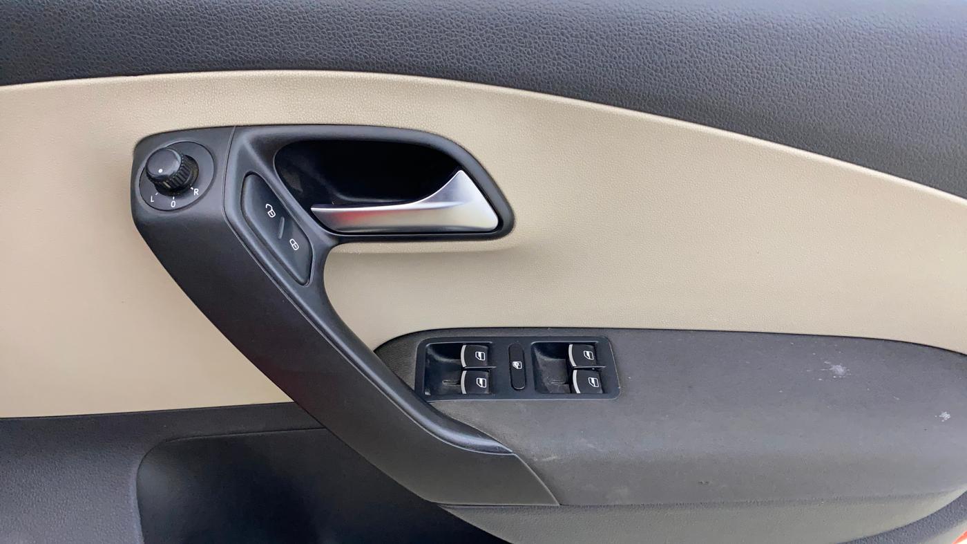 2013 Volkswagen Polo HIGHLINE DIESEL, Diesel, Manual, 52,206 km, Driver Side Door Panels Control