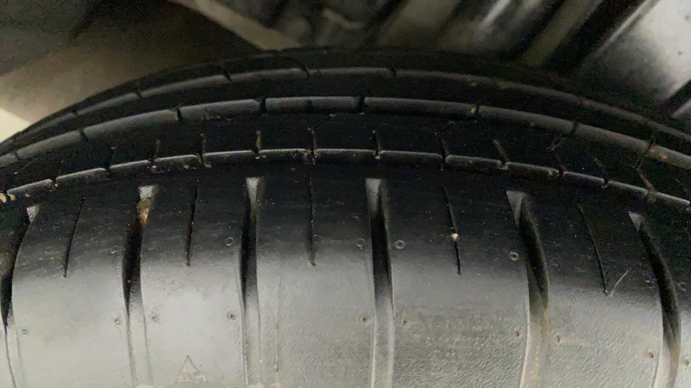2017 Maruti Ciaz ZXI AT, Petrol, Automatic, 1,02,302 km, Right Rear Tyre Tread