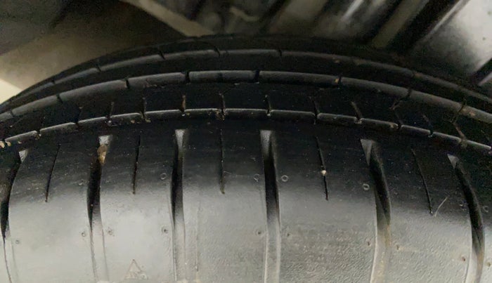2017 Maruti Ciaz ZXI AT, Petrol, Automatic, 1,02,302 km, Right Rear Tyre Tread