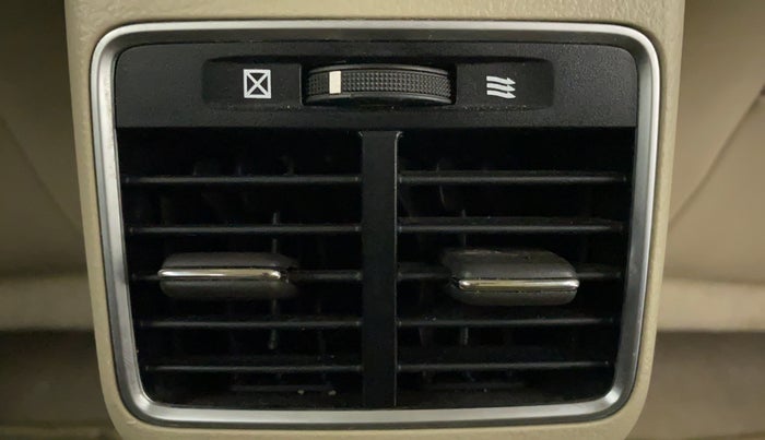 2017 Maruti Ciaz ZXI AT, Petrol, Automatic, 1,02,302 km, Rear AC Vents
