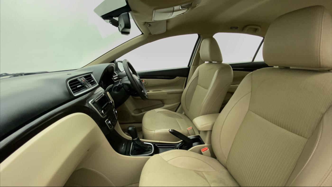 2017 Maruti Ciaz ZXI AT, Petrol, Automatic, 1,02,302 km, Right Side Front Door Cabin