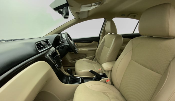 2017 Maruti Ciaz ZXI AT, Petrol, Automatic, 1,02,302 km, Right Side Front Door Cabin