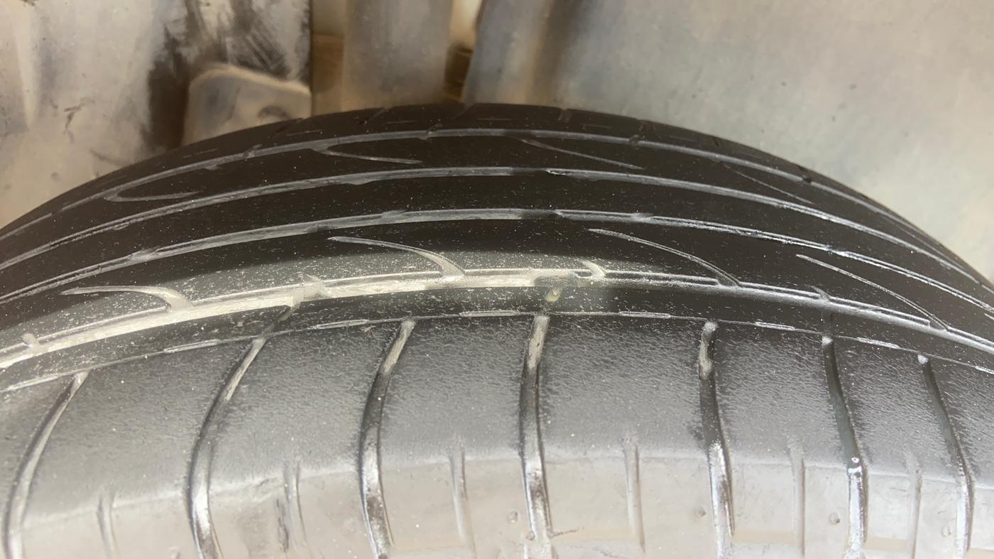 2023 Maruti Grand Vitara ALPHA PLUS HYBRID ECVT, Hybrid, Automatic, 1,08,734 km, Right Rear Tyre Tread