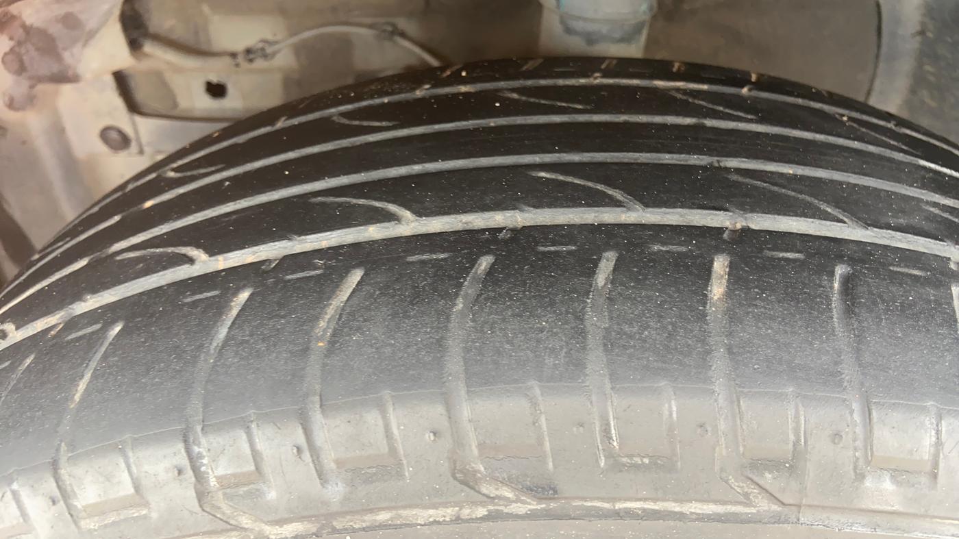 2023 Maruti Grand Vitara ALPHA PLUS HYBRID ECVT, Hybrid, Automatic, 1,08,734 km, Left Front Tyre Tread