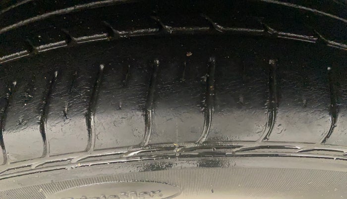 2014 Maruti Celerio VXI AMT, Petrol, Automatic, 1,03,839 km, Right Rear Tyre Tread