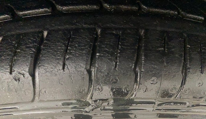 2014 Maruti Celerio VXI AMT, Petrol, Automatic, 1,03,839 km, Right Front Tyre Tread