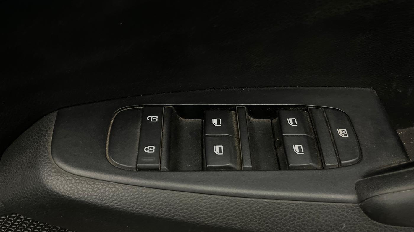 2020 KIA SELTOS HTE 1.5 PETROL, Petrol, Manual, 39,402 km, Driver Side Door Panels Control