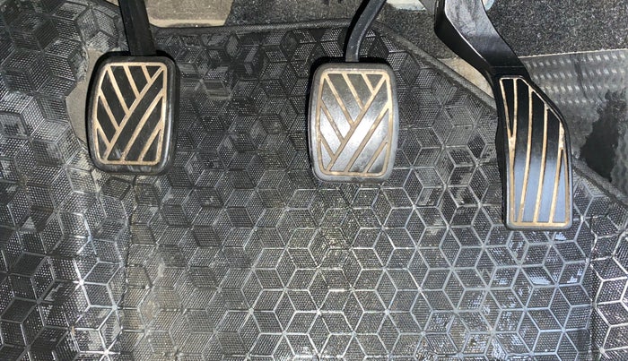 2022 Maruti BREZZA VXI SMART HYBRID, Petrol, Manual, 24,059 km, Pedals