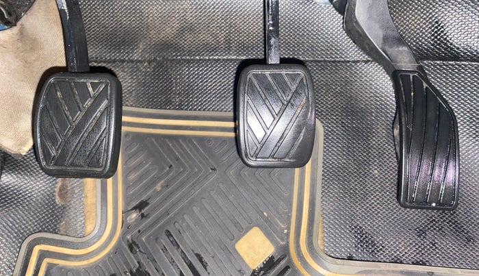 2015 Maruti Ciaz ZXI+ RS, Petrol, Manual, 78,140 km, Pedals