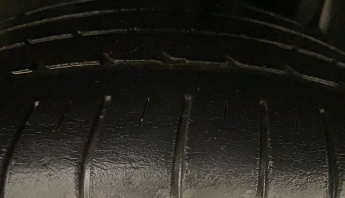 2015 Maruti Ciaz ZXI+ RS, Petrol, Manual, 78,140 km, Left Rear Tyre Tread