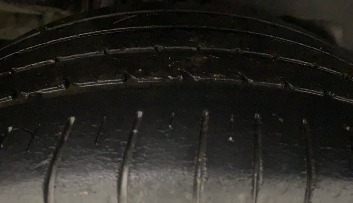 2015 Maruti Ciaz ZXI+ RS, Petrol, Manual, 78,140 km, Right Rear Tyre Tread