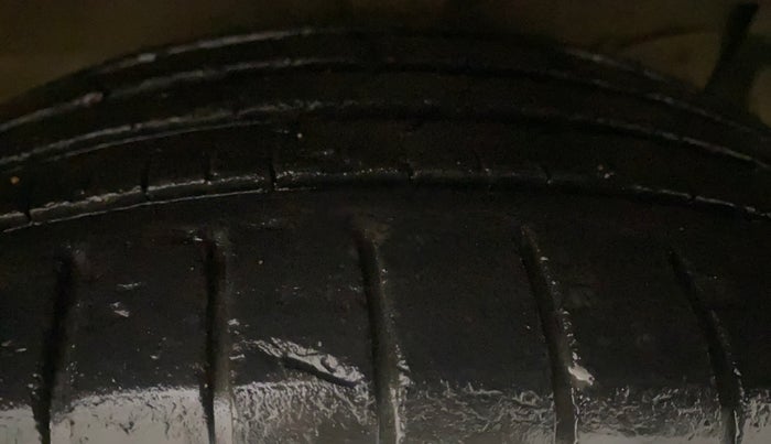 2015 Maruti Ciaz ZXI+ RS, Petrol, Manual, 78,140 km, Right Front Tyre Tread