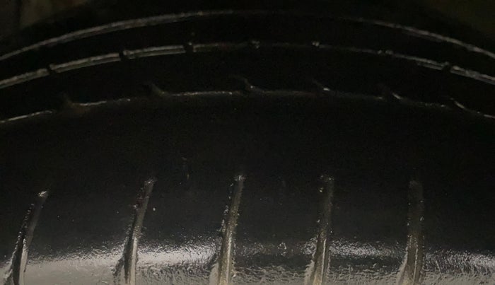 2015 Maruti Ciaz ZXI+ RS, Petrol, Manual, 78,140 km, Left Front Tyre Tread