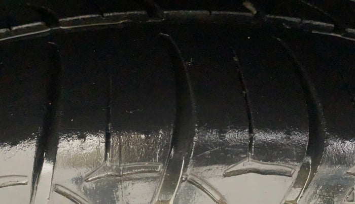 2016 Maruti Ciaz ZXI+, Petrol, Manual, 1,04,600 km, Right Rear Tyre Tread