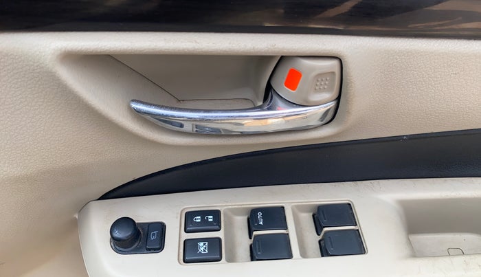 2016 Maruti Ciaz ZXI+, Petrol, Manual, 1,04,600 km, Driver Side Door Panels Control