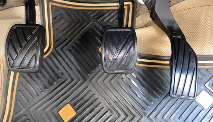 2016 Maruti Ciaz ZXI+, Petrol, Manual, 1,04,600 km, Pedals