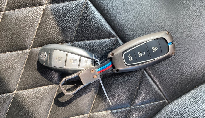 2016 Maruti Ciaz ZXI+, Petrol, Manual, 1,04,600 km, Key Close Up