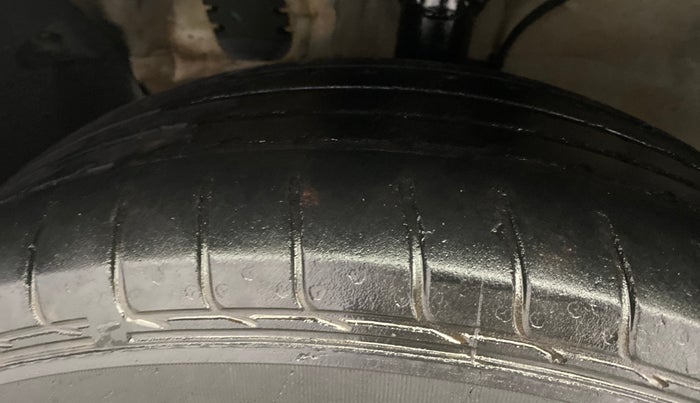 2016 Hyundai Creta E PLUS 1.6 PETROL, Petrol, Manual, 61,202 km, Left Front Tyre Tread