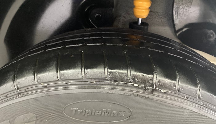 2016 Hyundai Creta E PLUS 1.6 PETROL, Petrol, Manual, 61,202 km, Left Rear Tyre Tread