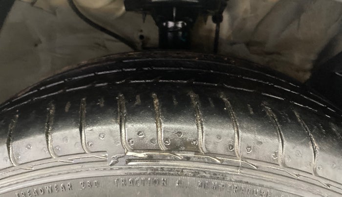 2016 Hyundai Creta E PLUS 1.6 PETROL, Petrol, Manual, 61,202 km, Right Front Tyre Tread