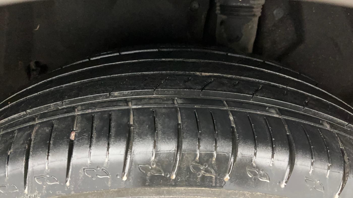 2022 Mahindra XUV700 AX 5 P MT 5 STR, Petrol, Manual, 46,331 km, Left Rear Tyre Tread